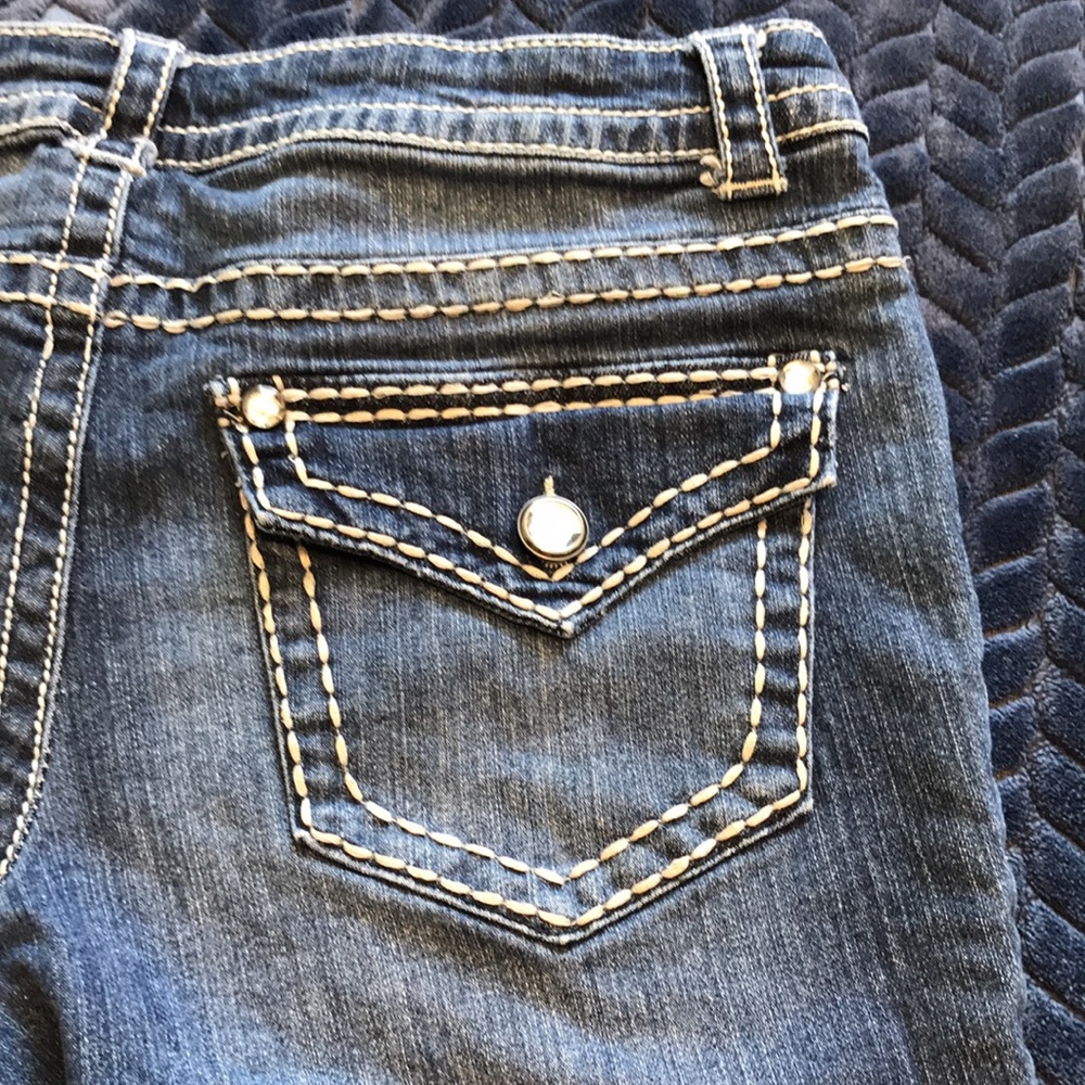 Paisley Sky Bermuda Jean shorts w BLING! Size 8